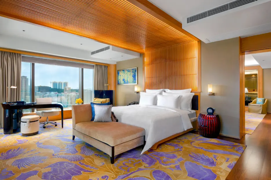 Premier Suite - Bedroom (935x623)